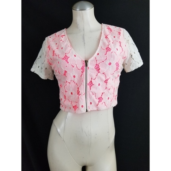 3/ $25 Guess M Cropped Top Pink White Zip Top - Picture 2 of 7